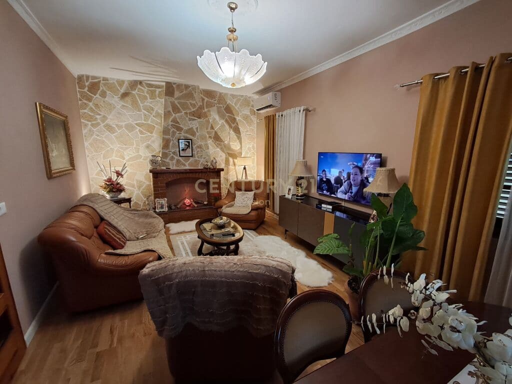 Vilë 3-katëshe + truall për shitje në Tophanë, Shkodër - 363 m² 3