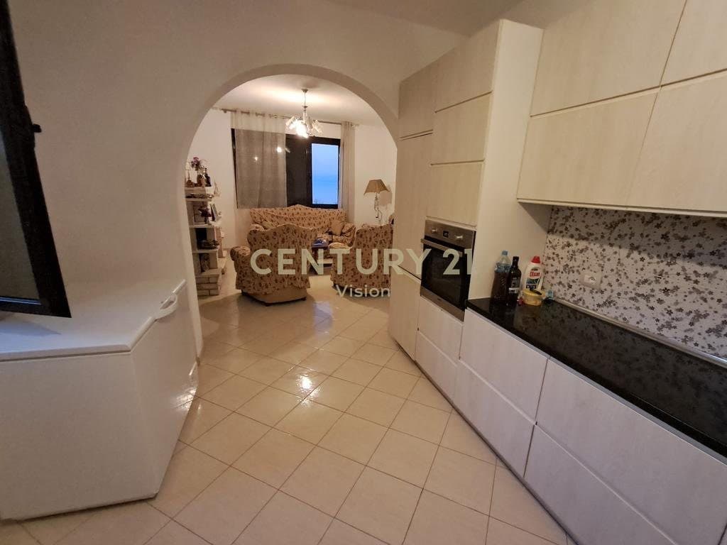 Vilë 4- kateshe + toke Për Shitje në Shirokë, Shkodër | 1000 m² 2
