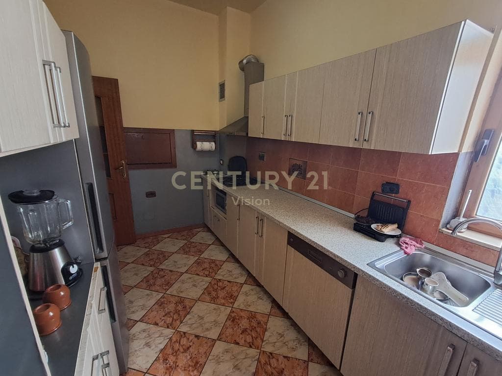 Shtëpi 4- kateshe për shitje në Xhabije, Shkodër - 324 m² 4