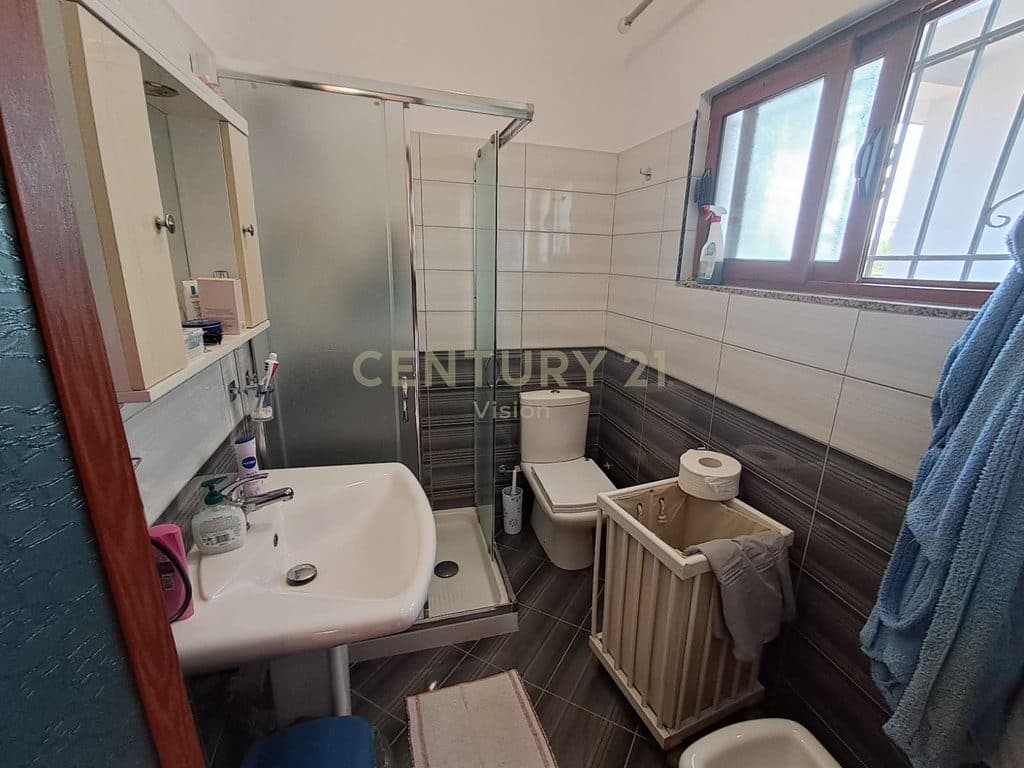 4-story hotel + 2400 m2 plot for sale in Shengjin | 2400 m²