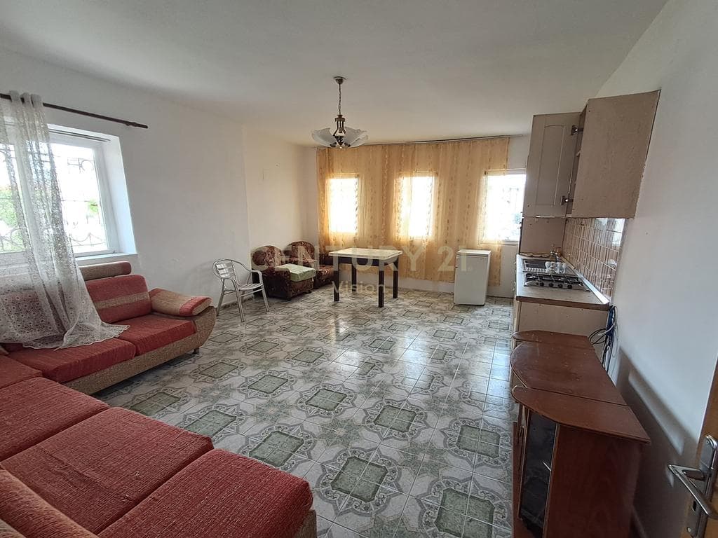 The second floor 3+1 is given, a private house for rent near Kolping, Shkodër | 120 m² 2