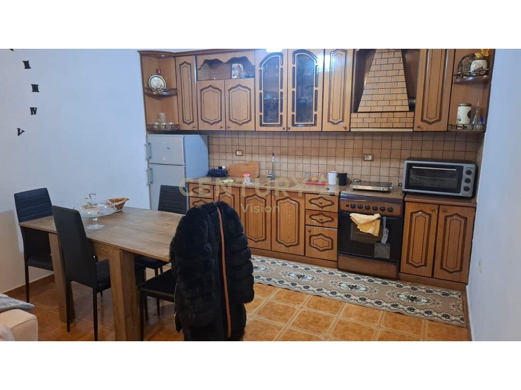 Shtëpi 2-kateshe + garazh me qira në Qendër, Shkodër | 100 m² 3