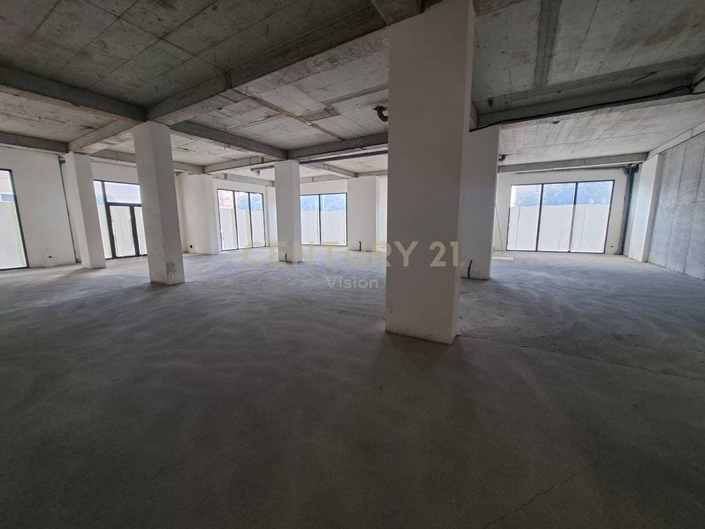 BUSINESS PREMISES FOR RENT IN THE CENTER AREA OF SHKODER 2