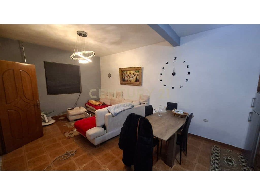 Shtëpi 2-kateshe + garazh me qira në Qendër, Shkodër | 100 m²