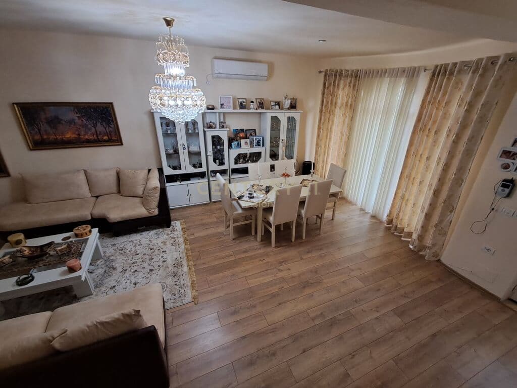 Vilë 2- katëshe + truall për Shitje në Shkodër, Dërgut - 280,000€ | 253 m² 3