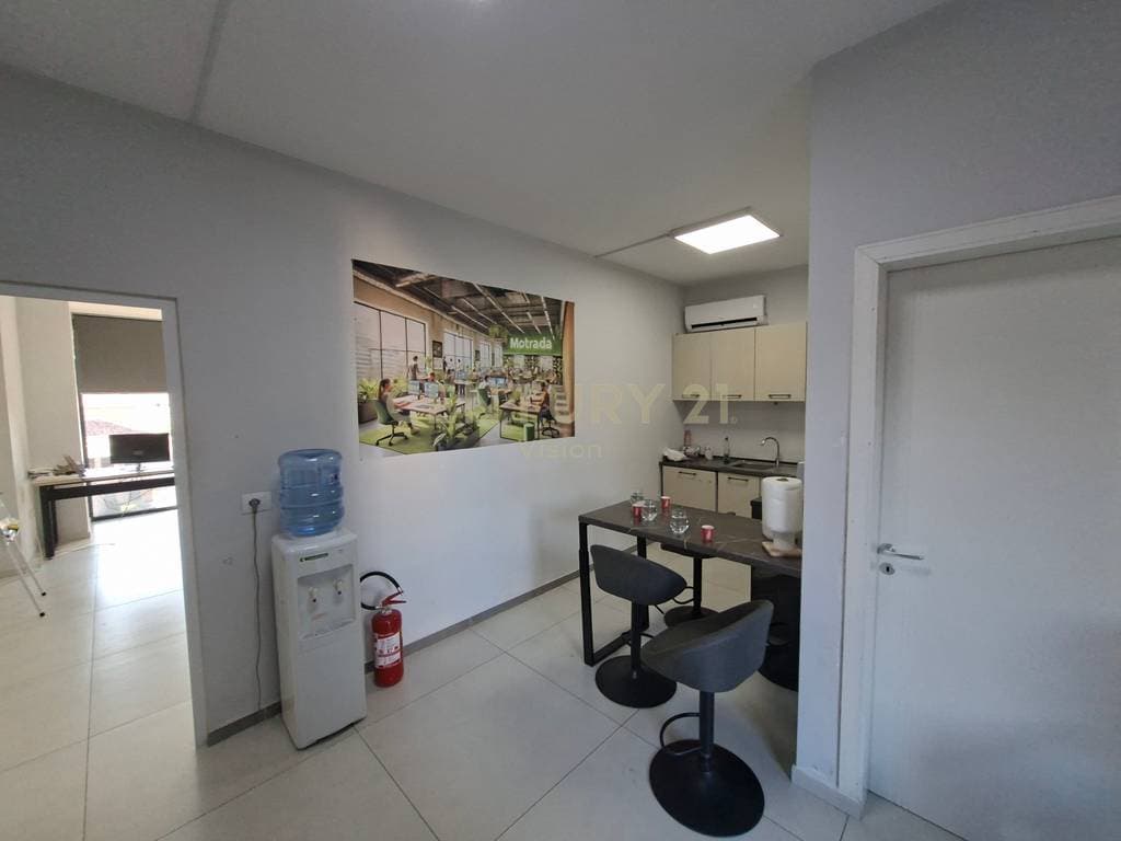 Business premises for rent in the center of Shkodra 2