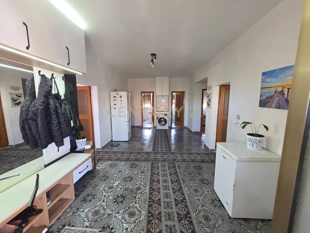 Shtëpi 3+1+2 Për Shitje në rrugen Koplik-Shkodër Km 1 2