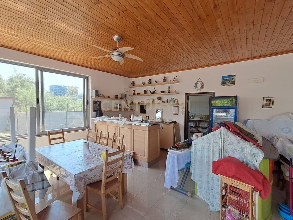 4-story hotel + 2400 m2 plot for sale in Shengjin | 2400 m²