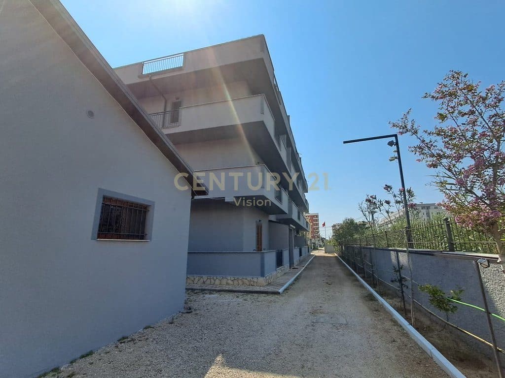 4-story hotel + 2400 m2 plot for sale in Shengjin | 2400 m²
