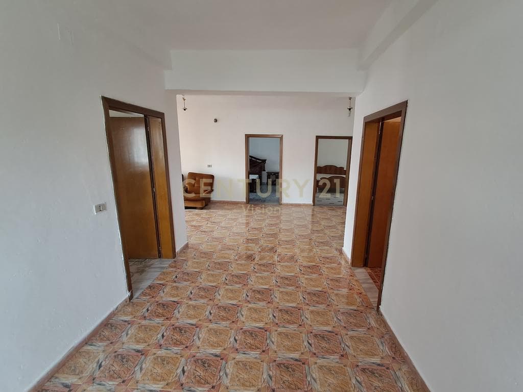 The second floor 3+1 is given, a private house for rent near Kolping, Shkodër | 120 m²