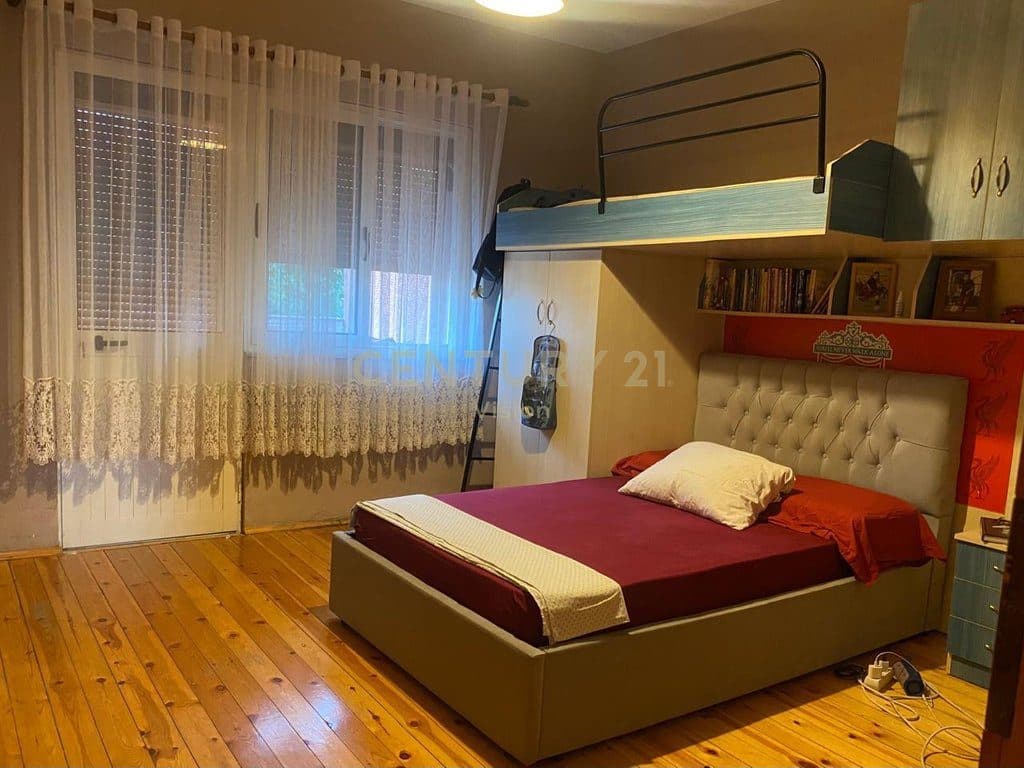 Shtëpi 3-kateshe + toke Për Shitje afer kopshtit Tom Alimhilli , Shkodër | 579.5 m² 2