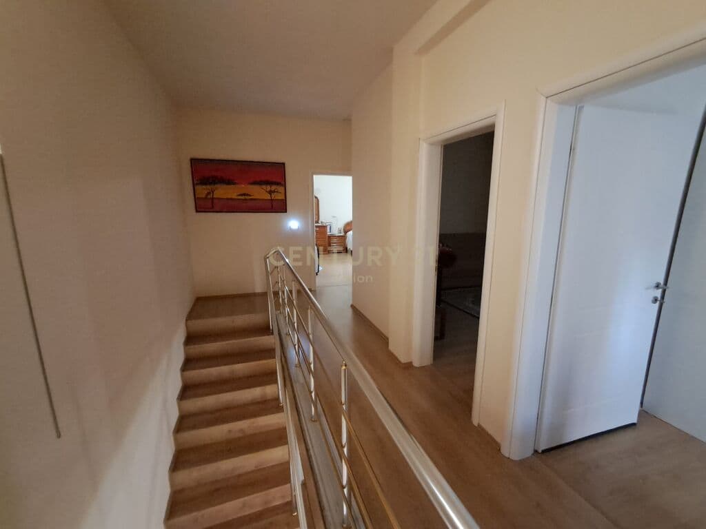 Vilë 2- katëshe + truall për Shitje në Shkodër, Dërgut - 280,000€ | 253 m² 4