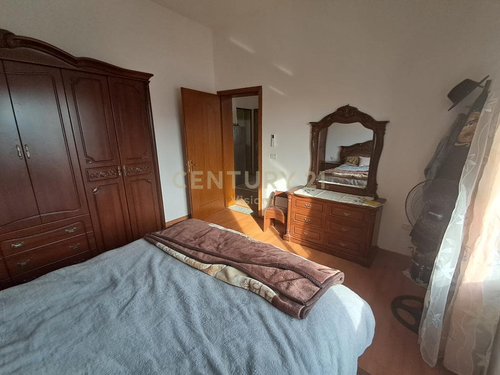 Jepet kati i trete, 3+1, i nje shtepie private me qira ne Mark Lula ,Shkoder| 110 m² 4
