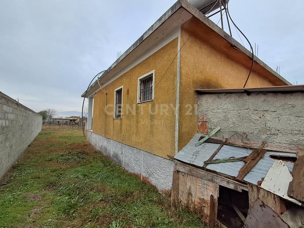 Shtepi private + 2300 m2 toke per shitje, Bardhaj, Shkoder 3