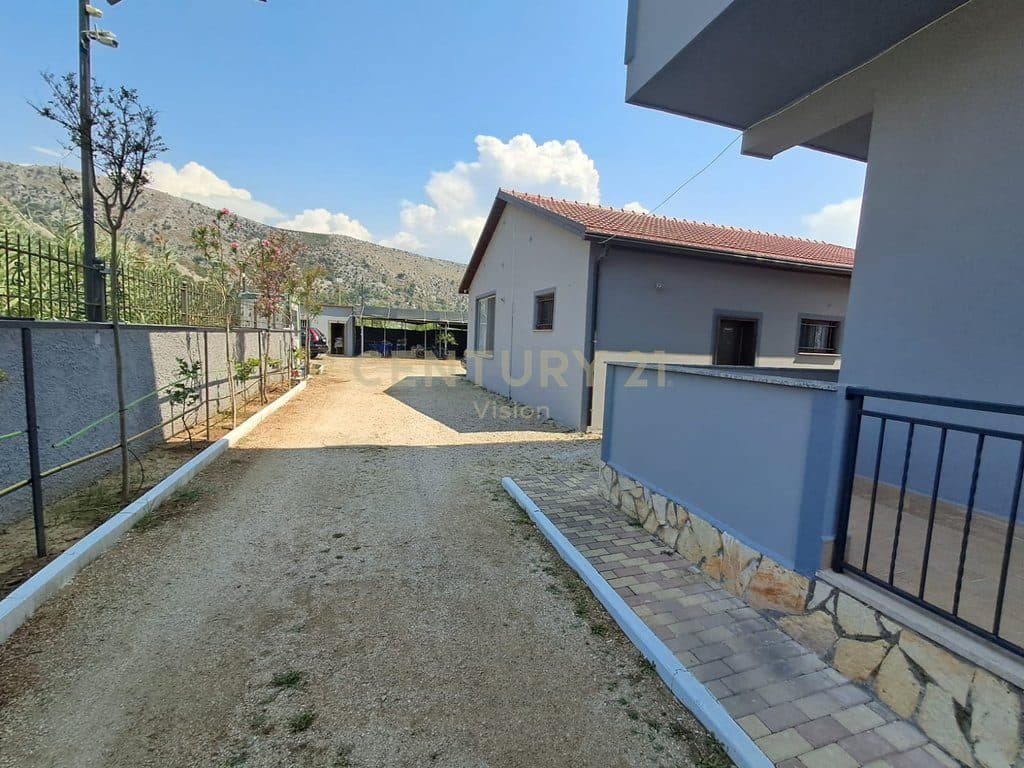 4-story hotel + 2400 m2 plot for sale in Shengjin | 2400 m²