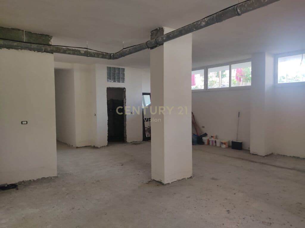 Business premises are offered for sale near Rguga e Gjana, Shkodër - 191 m²