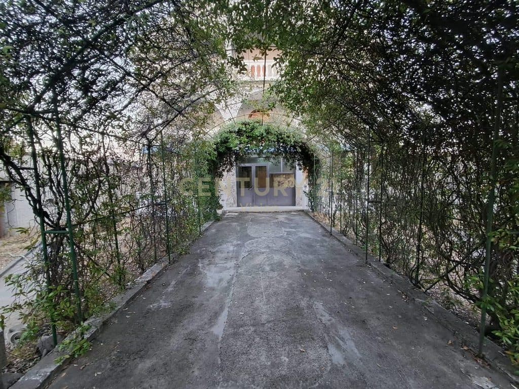 Vilë 3-kateshe +toke me qira në Fermentim, Shkodër | 1000 m² 2