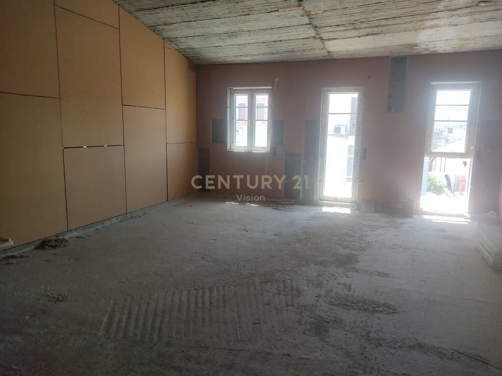 Apartament 3+1+2 për Shitje në Sarreq, Shkodër - 190m²
