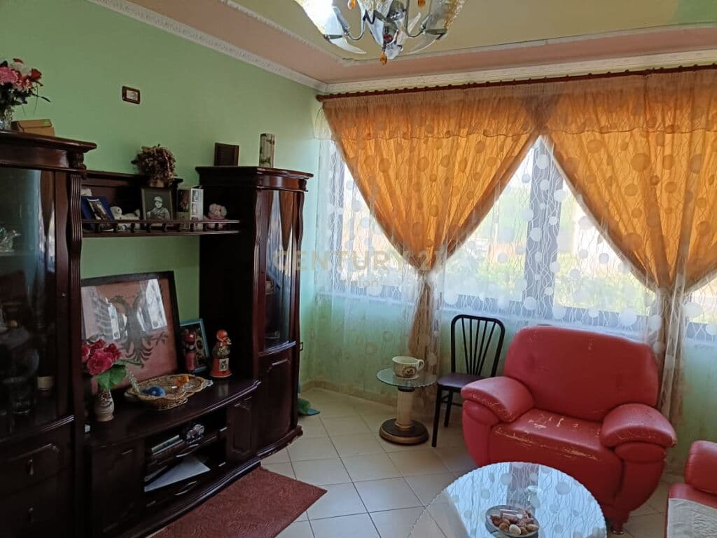 House 4+2 For Sale in Shkodër - 2000 m² 2
