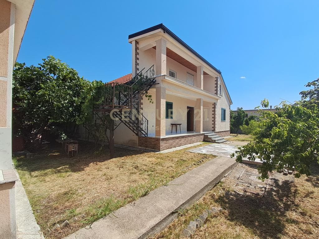 Ekskluzive Shtëpi private + truall + dy dyqane per shitje në Kiras, Shkodër | 609.2 m² 2