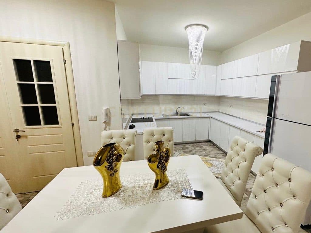 Apartament 3+1+2 për shitje në Shkodër, Rus | 150 m² 4