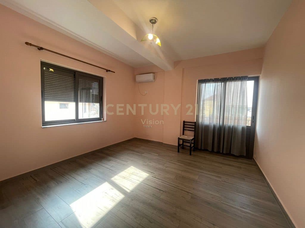 Apartament 3+1 Me Qira në Qendër, Shkodër | 120 m² 4