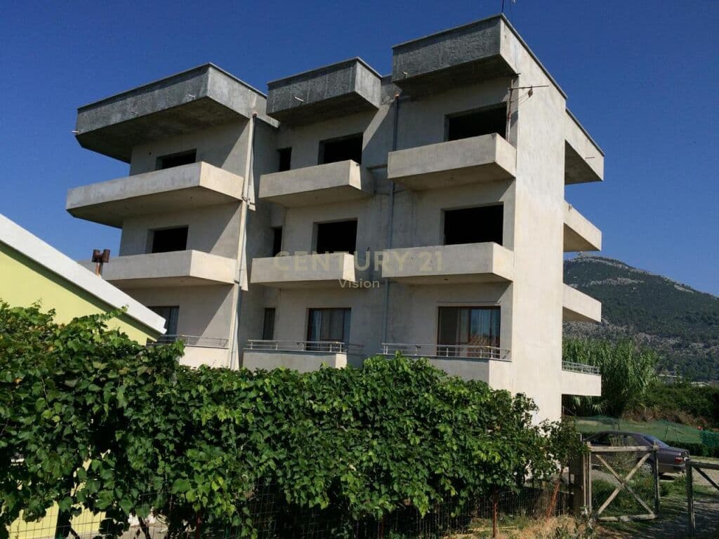 4-storey building for sale in Ishull, Lezha