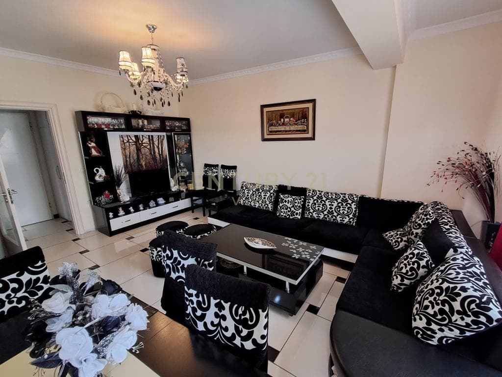 Apartament 2+1+2 me qira afer Kryqezimit te ish deges, Shkodër | 100 m² 2