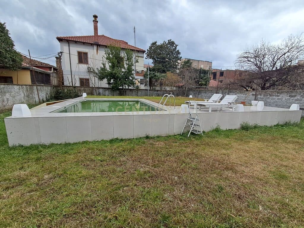 Vilë 2-katëshe + Truall për shitje në lagjen Ndoc Mazi, Shkodër 500 m² 4