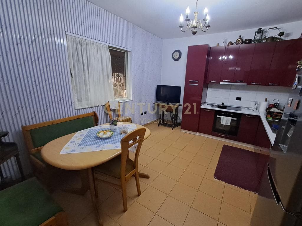 Shtëpi 3-kateshe + toke Për Shitje afer kopshtit Tom Alimhilli , Shkodër | 579.5 m² 3