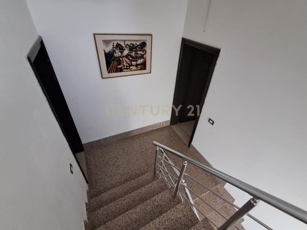 4-story hotel + 2400 m2 plot for sale in Shengjin | 2400 m²