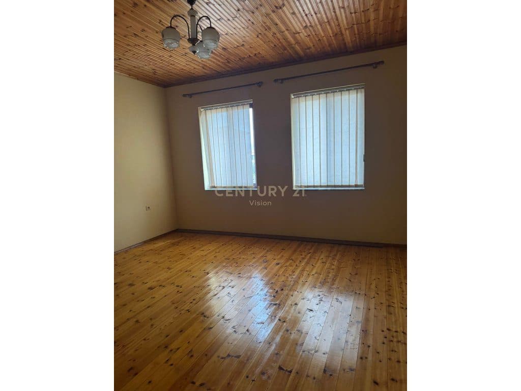 Shtëpi private dy kateshe per shitje prane Kolegjit Turk, Shkodër 2