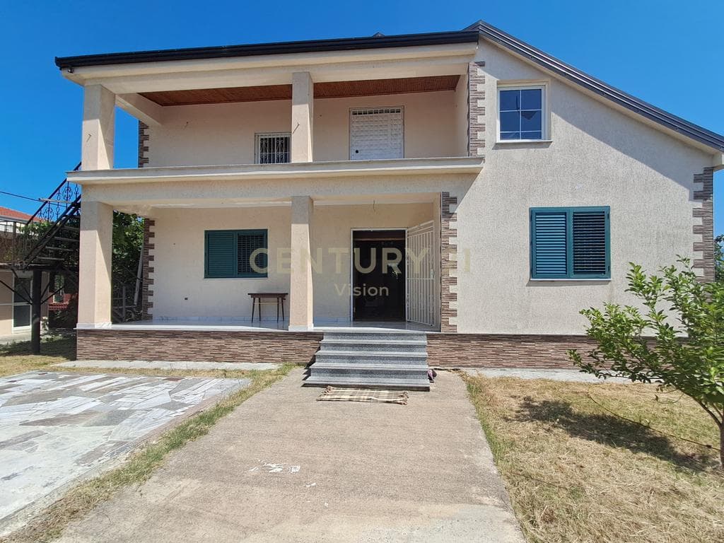 Ekskluzive Shtëpi private + truall + dy dyqane per shitje në Kiras, Shkodër | 609.2 m²