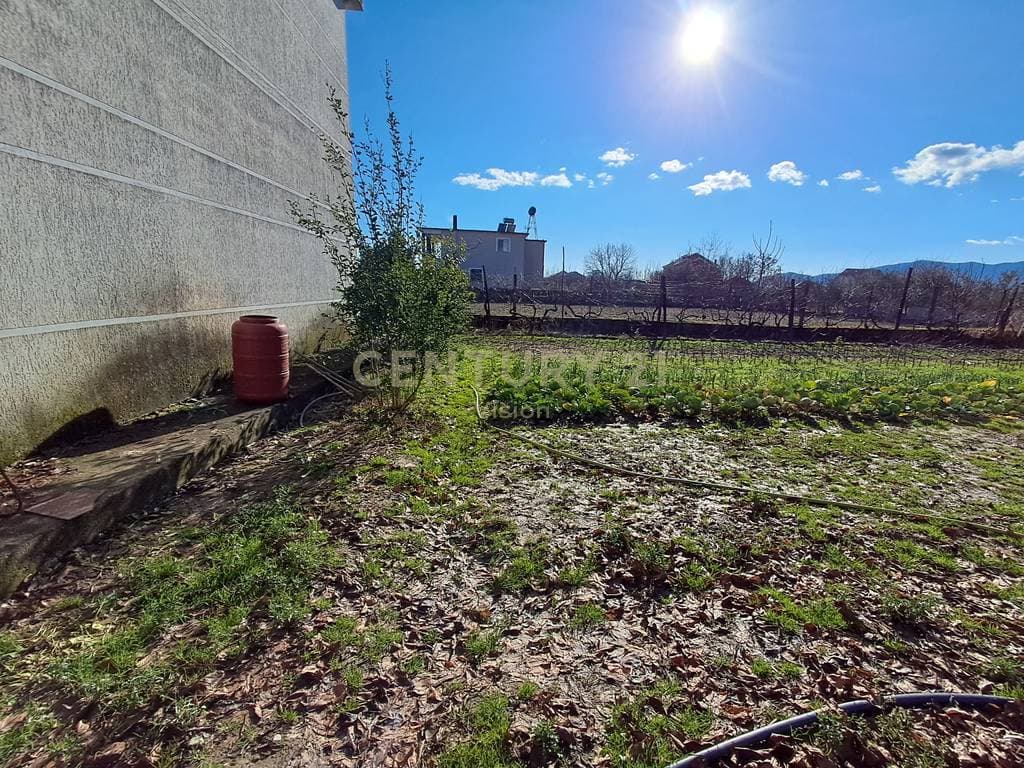 Shtepi 2-kateshe + toke per shitje ne golem, Shkoder - 1600 m2 4