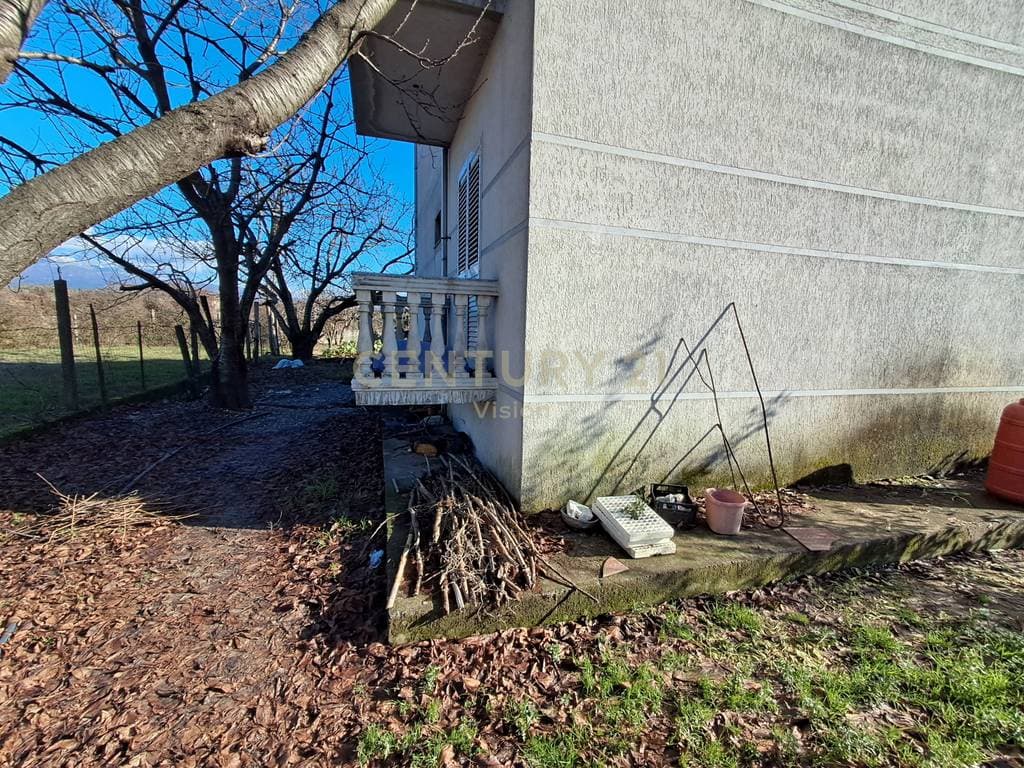 Shtepi 2-kateshe + toke per shitje ne golem, Shkoder - 1600 m2 2