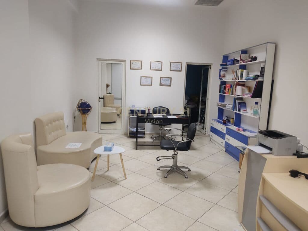 Ambient biznesi për shitje në qendër, Shkodër - 35 m²