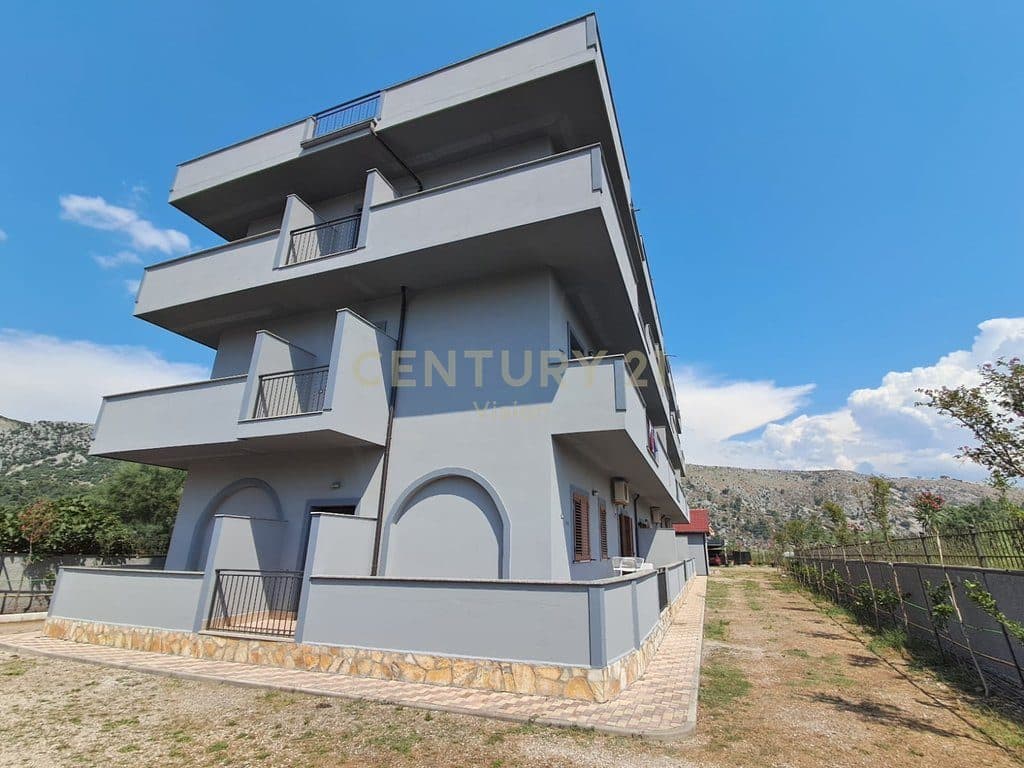 4-story hotel + 2400 m2 plot for sale in Shengjin | 2400 m²