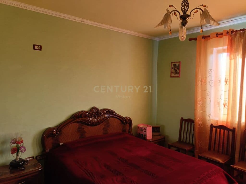 House 4+2 For Sale in Shkodër - 2000 m² 4