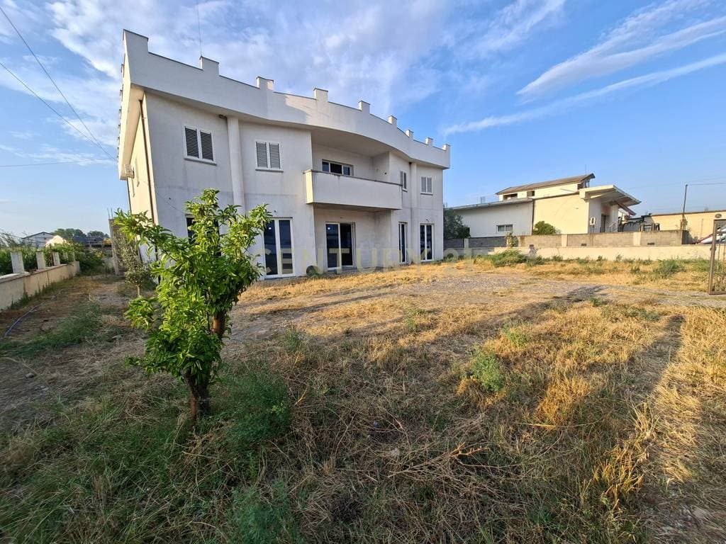 Hapësirë multifunksionale Me Qira në Periferinë e Shkodrës - 650€ | 575 m²