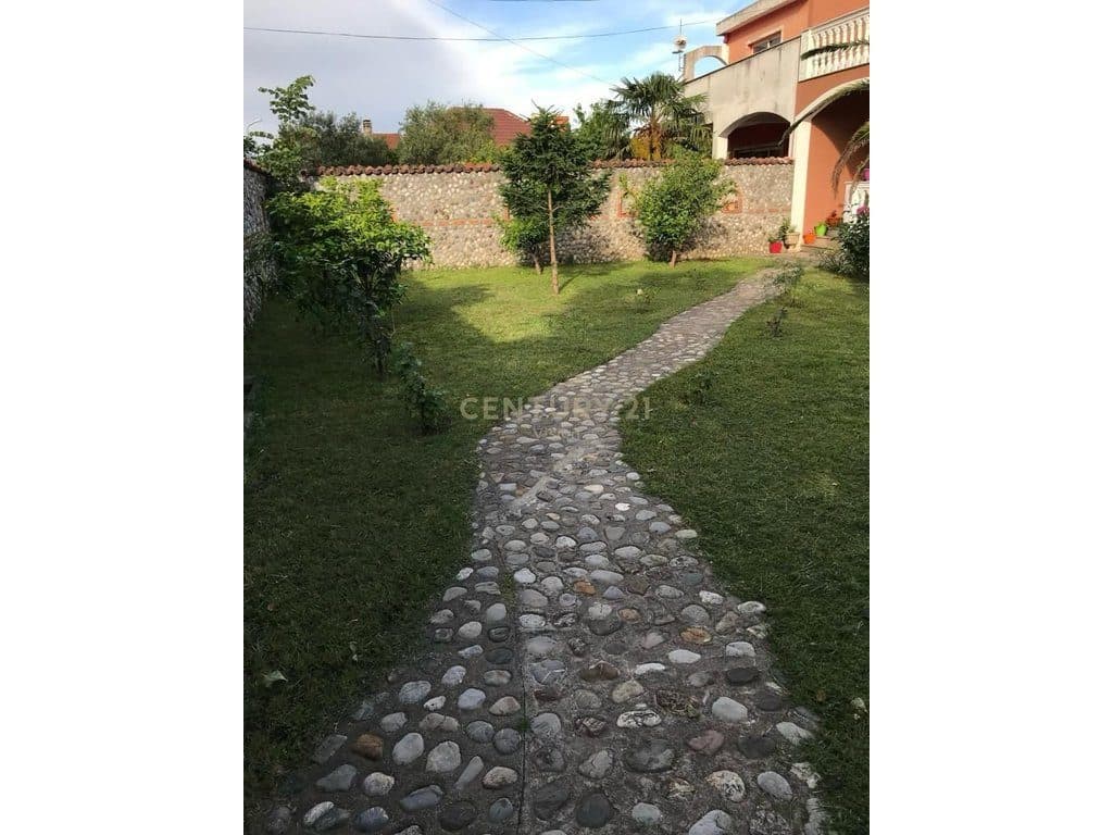 Shtëpi 3-kateshe + toke Për Shitje afer kopshtit Tom Alimhilli , Shkodër | 579.5 m² 4