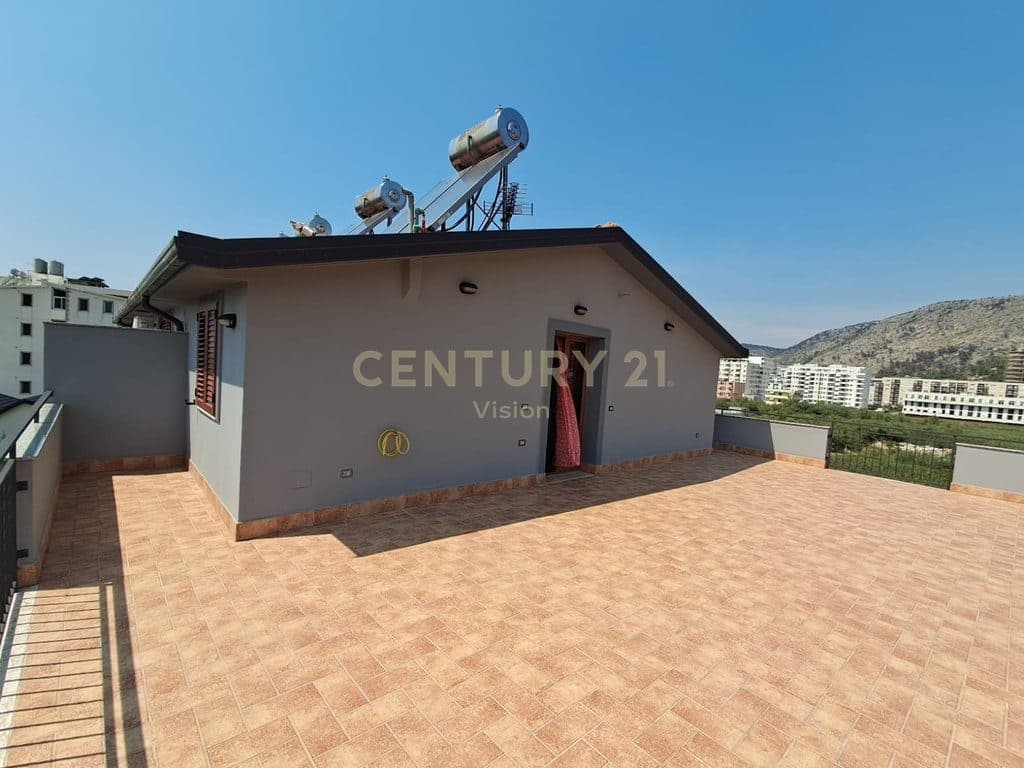 4-story hotel + 2400 m2 plot for sale in Shengjin | 2400 m²