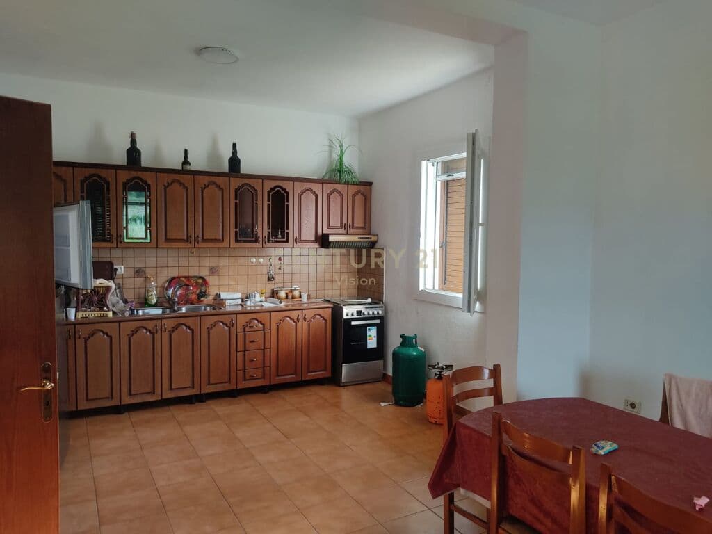 Vila 3 kateshe + truall për shitje në Rranxa, Bushat, Shkodër - 195000€ | 1139 m² 2