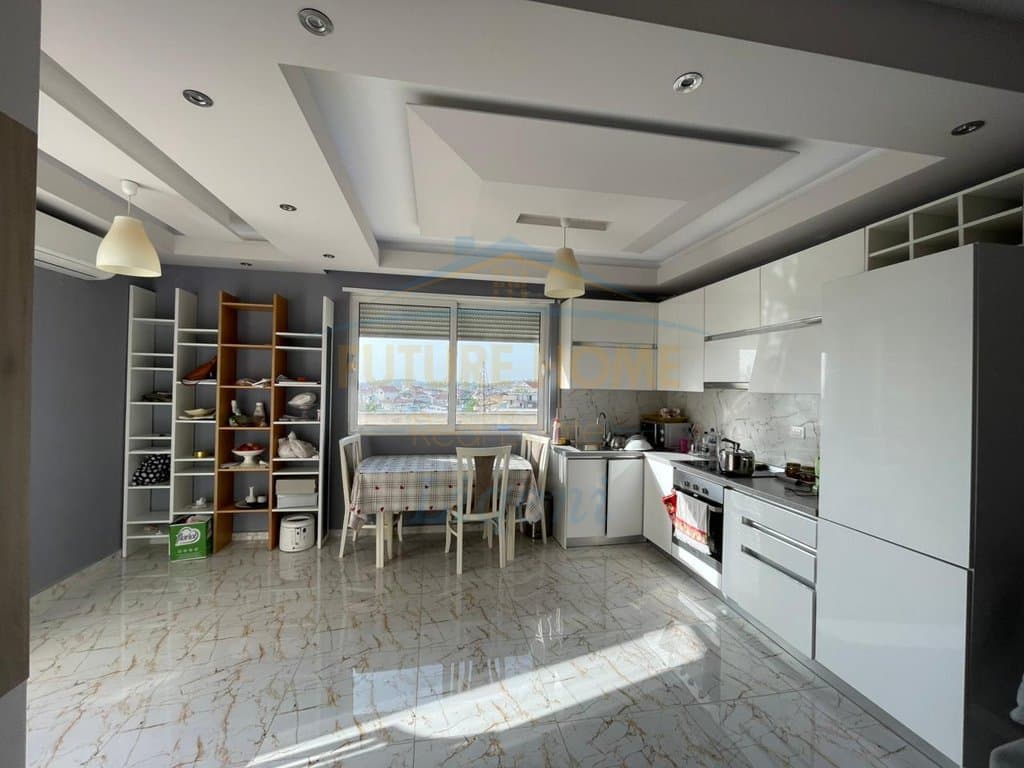 Shitet, Apartament 2+1+Verande, Fresk, Tirane. 3