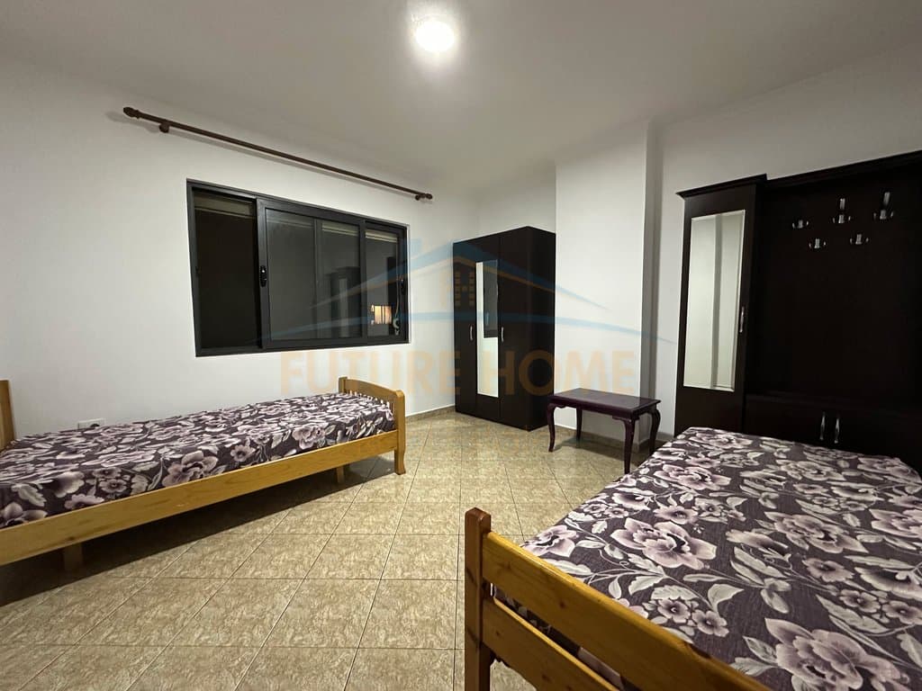 Shitet, Apartament 2+1+2, Unaza e Re. UNA68044