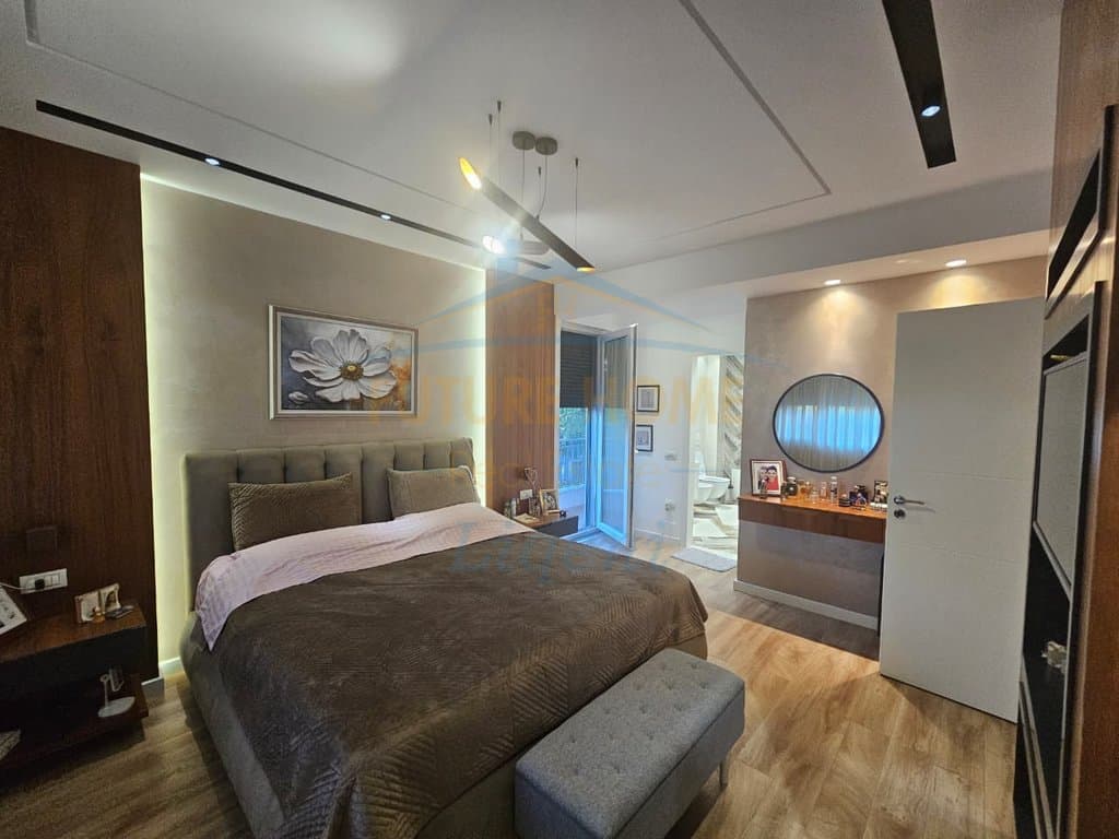 Shitet, Vile 3- Kateshe, Pezë Helmes, Tirane.