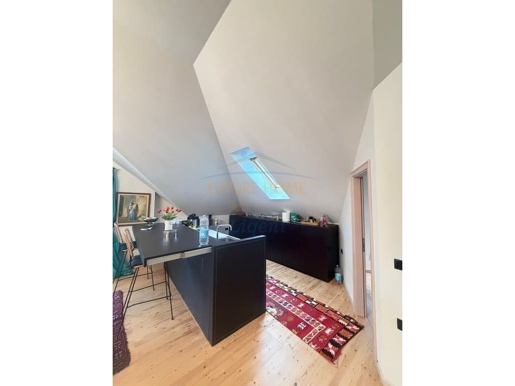 Shitet Apartament 2+1+2 , Komuna e Parisit 3