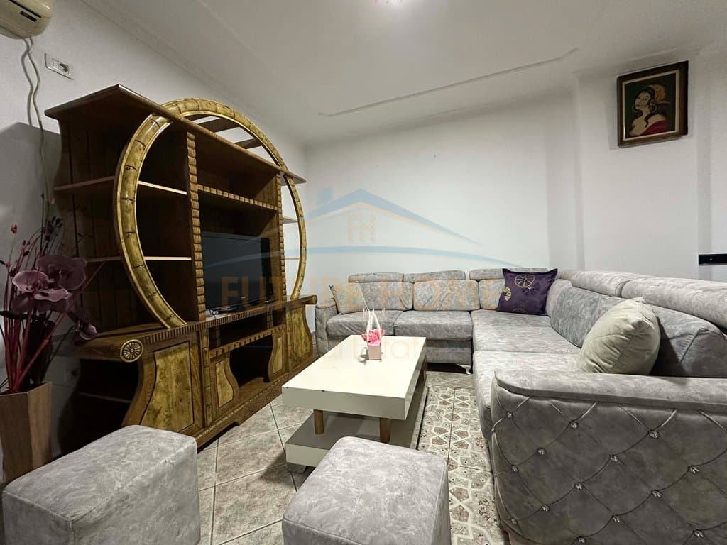 Shitet, Apartament 2+1+2, Unaza e Re. UNA68044
