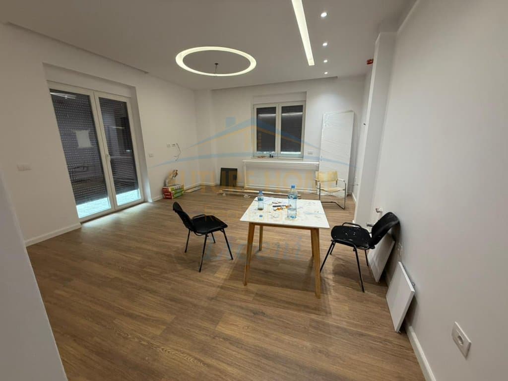 Shitet, Apartament 1+1, Rruga Eduard Mano, Liqeni i Thate, Tiranë. 2