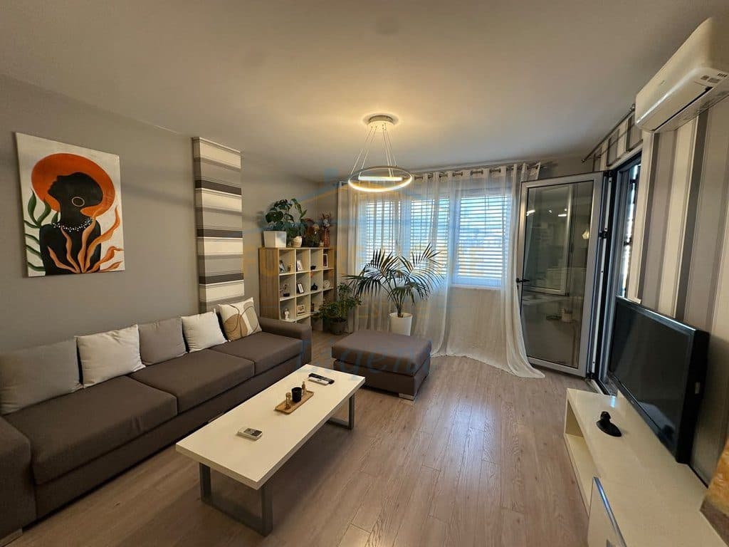 Shitet, Apartament 2+1 +Post Parkim, Liqeni i Thatë, Tiranë 285,000 € 2