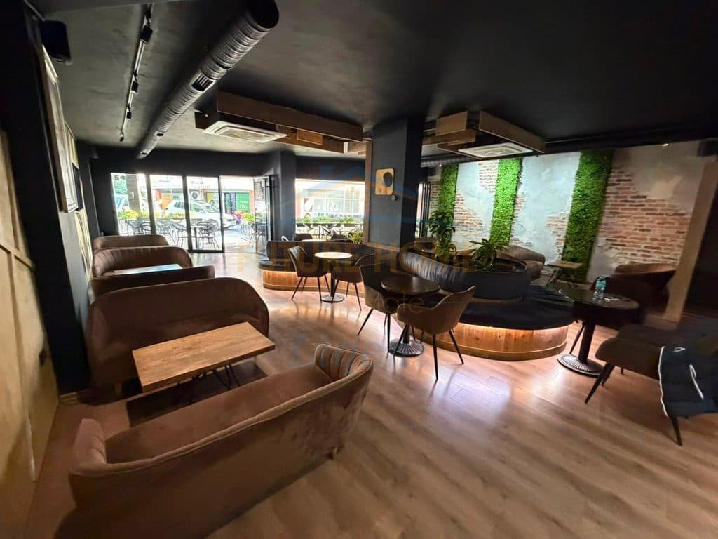 Shtet, Bar-Kafe, Fresk, Tiranë. 3